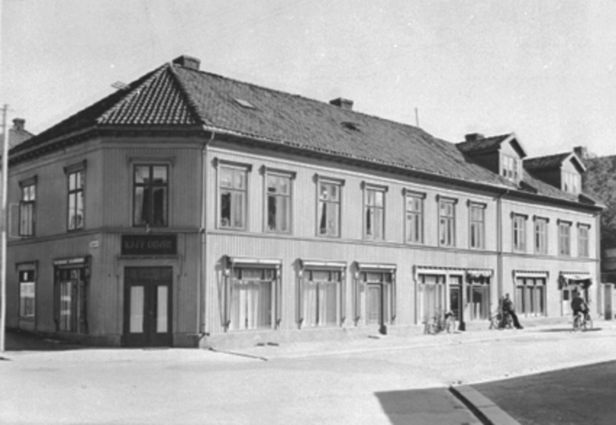 Anno Domkirkeodden, EKSTERIØR KAFE DOVRE, ENGGT. /GRØNNEGT. 23 I HAMAR.