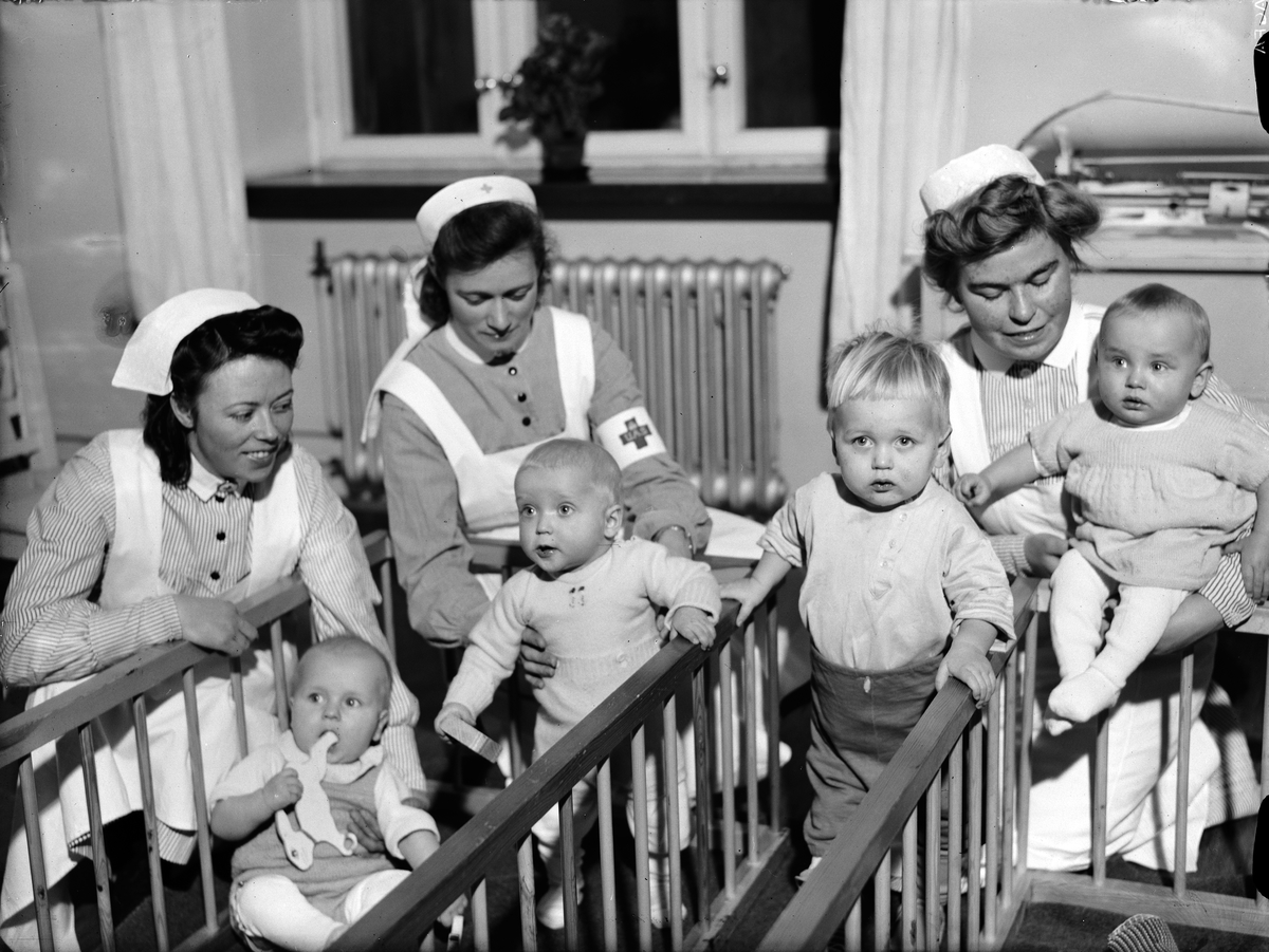 Paul Sandberg, Healthcare professionals with children in the Finnish Refugee Children department at the Academic Hospital