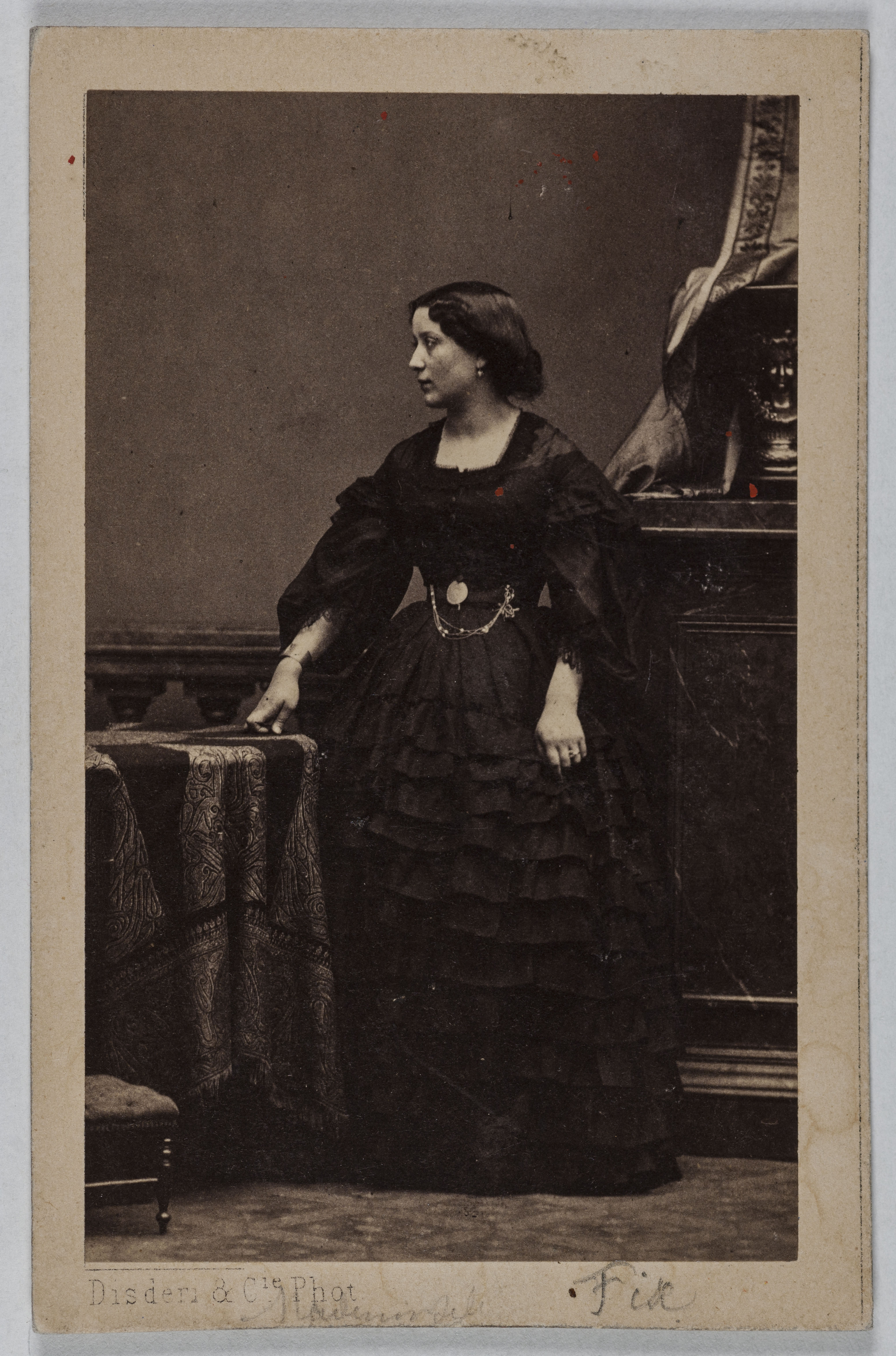 Disderi & Cie, Portrait de Delphine Fix (épouse Salvador), (1831-1864), (actrice)