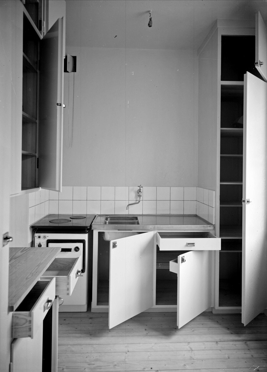 Paul Sandberg, Kitchen in one of the larger apartments, the Pensionary Home Fröja, Beginnings Street 25, ready for relocation in May 1943