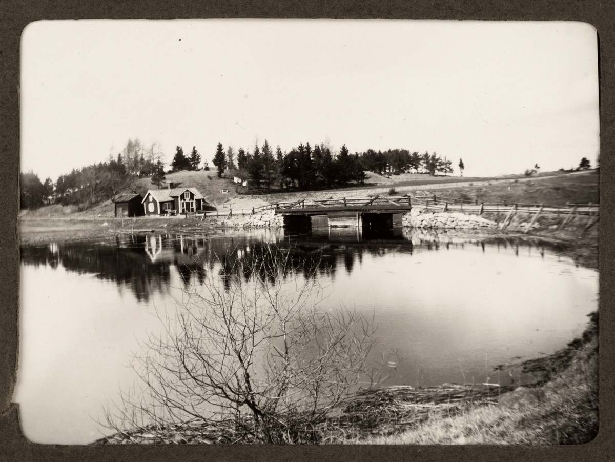 August Fredrik Schagerström, "Gamla Upsala, bron över Fyrisån nedanför Ekeby kvarn" april 1927