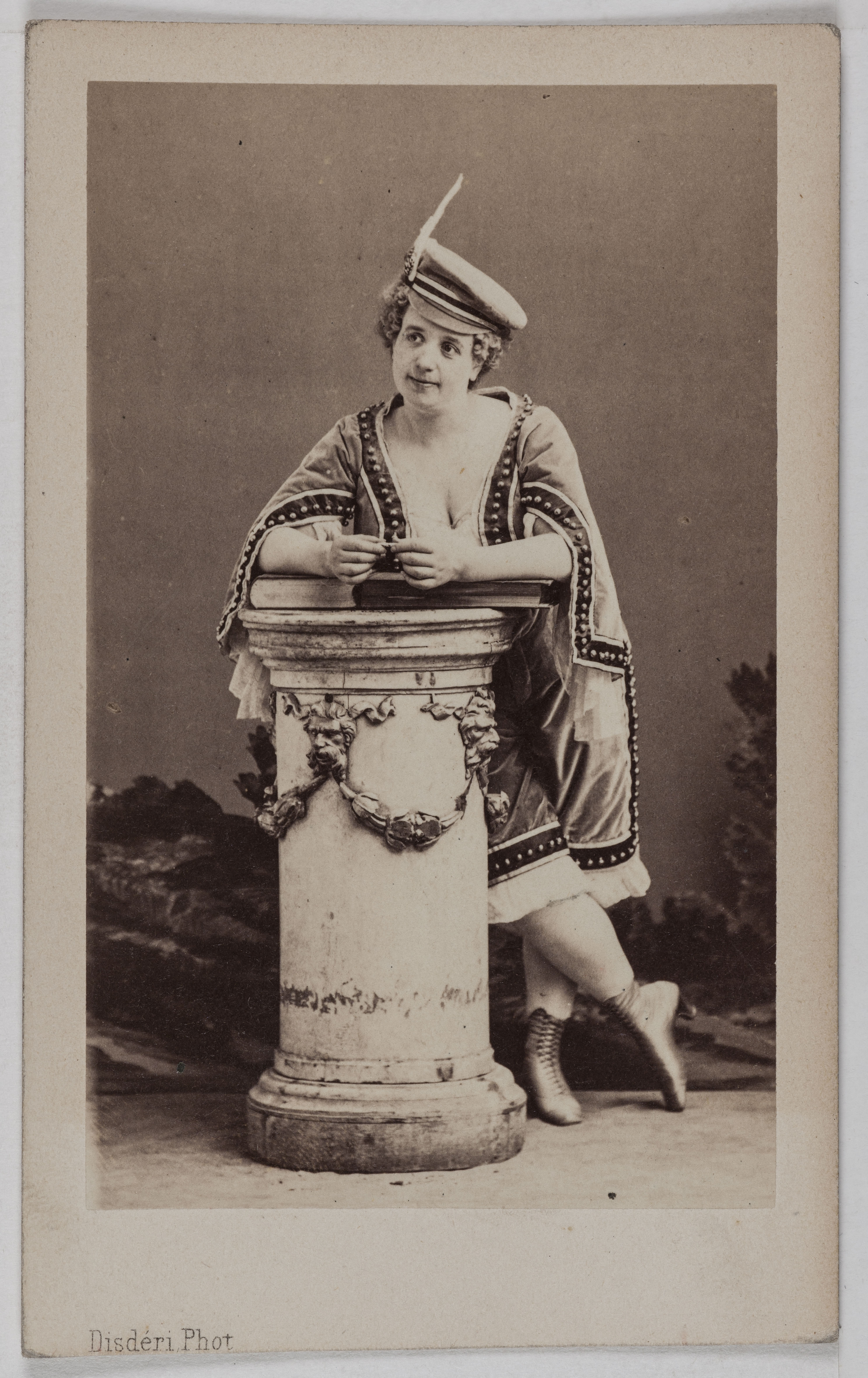 André-Adolphe-Eugène Disdéri, Portrait de Lovely, (Mme Désirée Larue, dite), (1837-), (actrice)