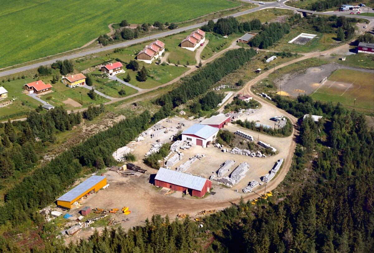 Widerøes Flyveselskap A/S, FLYFOTO LØTEN CEMENTVAREFABRIKK
