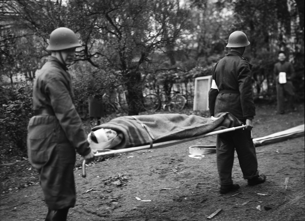 Paul Sandberg, “Surprise moment put the contingency departments on hard samples” - “injured taken care,” Luthagsesplanaden, Uppsala 1941