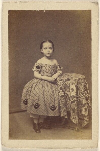 Unknown, [Portrait of a young girl]