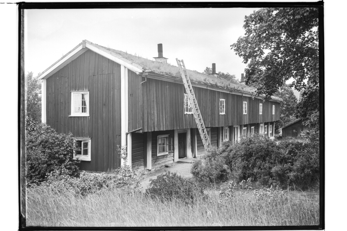 Samuel Lindskog, Siggebohyttan, Öskeviksby. Tvåvånings bostadshus med loftgång. Beställningsnr. LE-213.