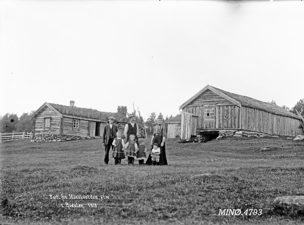 Peder J. Bredalslien, Parti fra Høsøivolden, ytre, i Rødalen