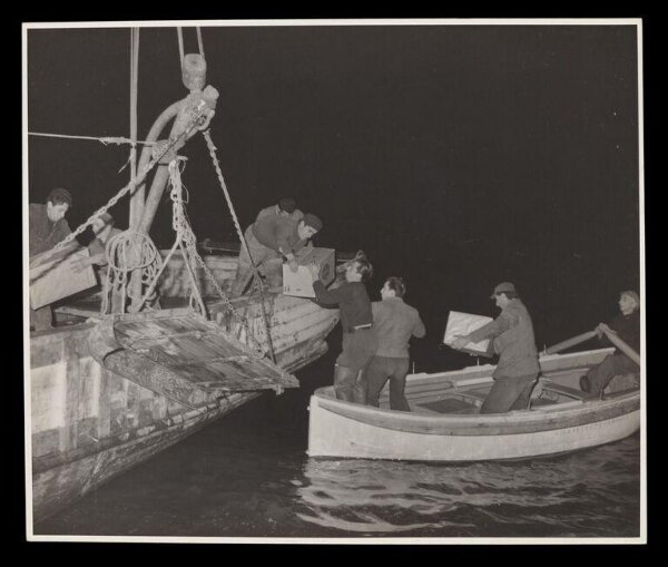 Hardy, Bert, Picture Post Hears A Smuggler's Story