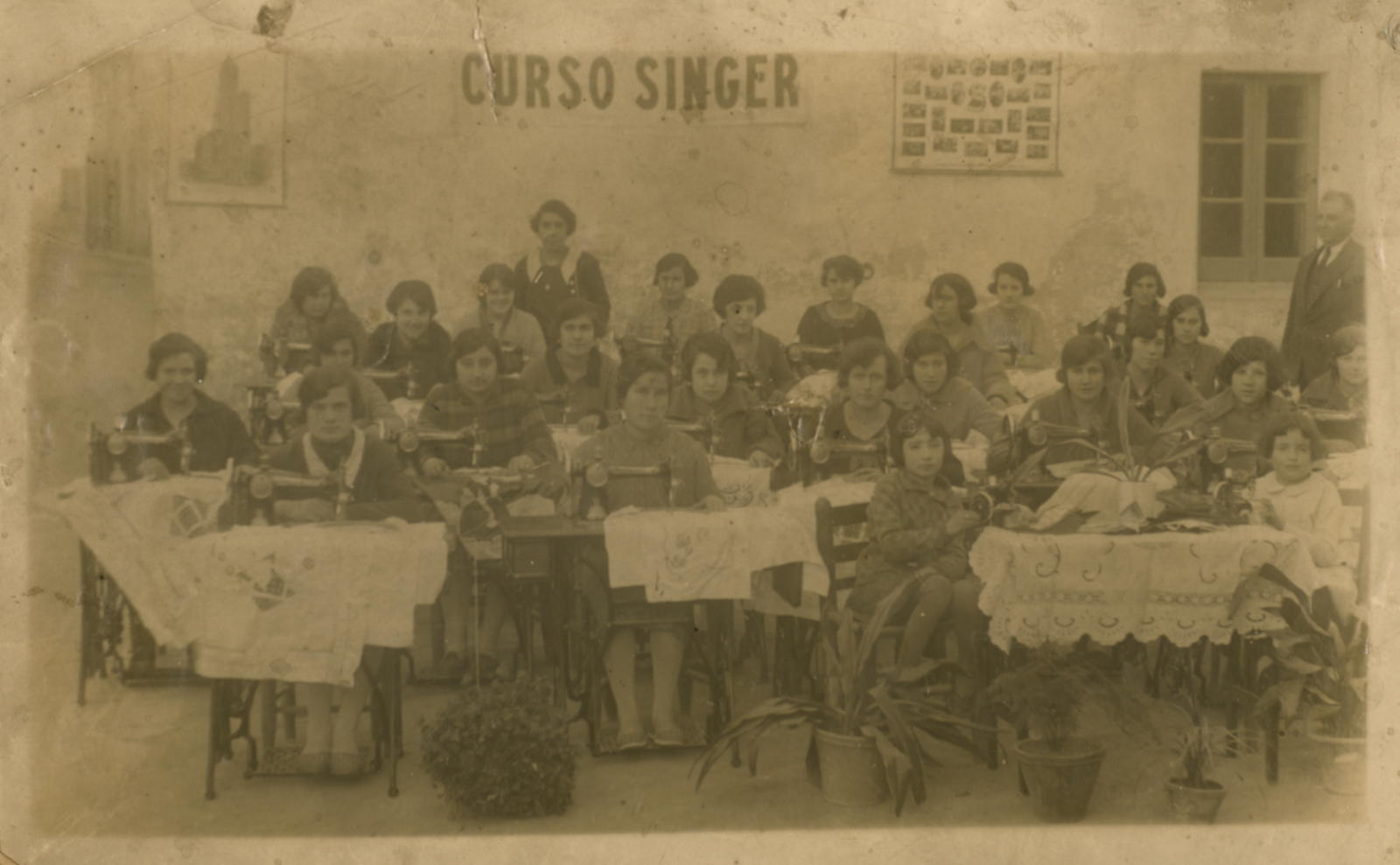 Desconegut, [Portrait of Singer Course Quarriers]