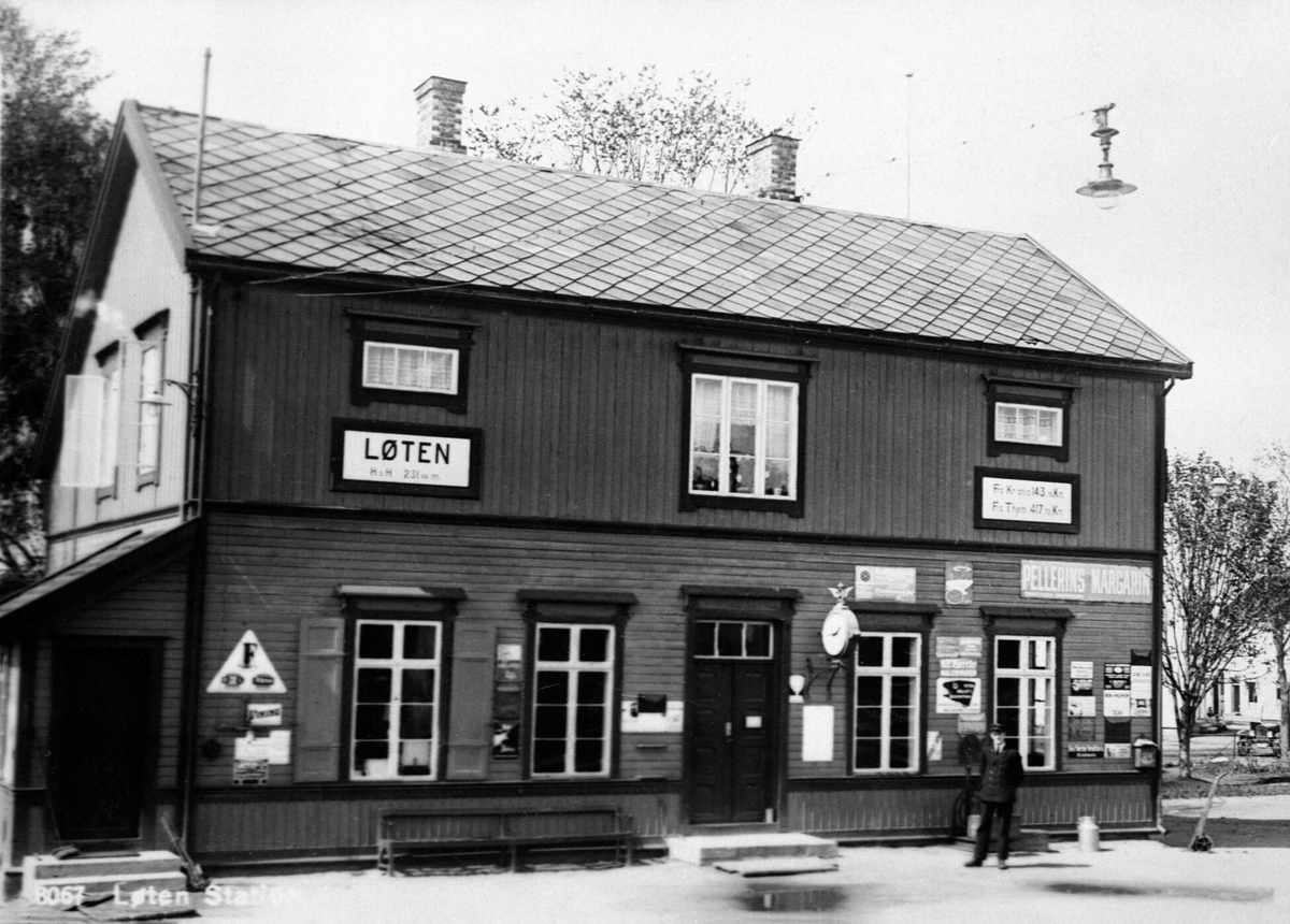 Anno Domkirkeodden, POSTKORT. JERNBANESTASJONSBYGNINGEN LØTEN STASJON, 1924. NAVNEENDRING FRA LØITEN TIL LØTEN FRA 1. JUNI 1919. OMBYGGING 1921.