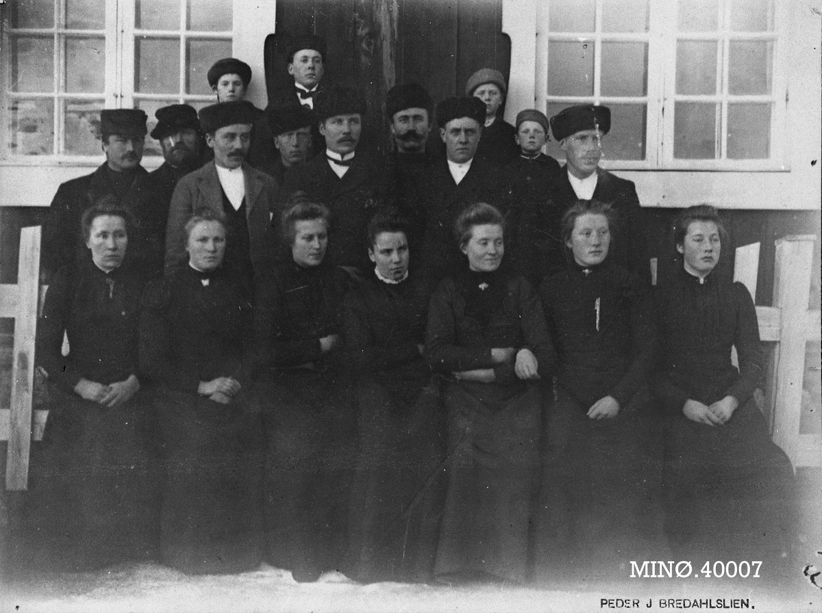 Peder J. Bredalslien, Gruppebilde