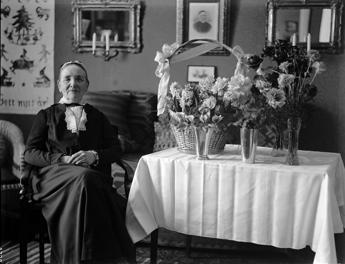 Paul Sandberg, Birthday portrait - aged woman in a home environment, likely Uppsala 1934
