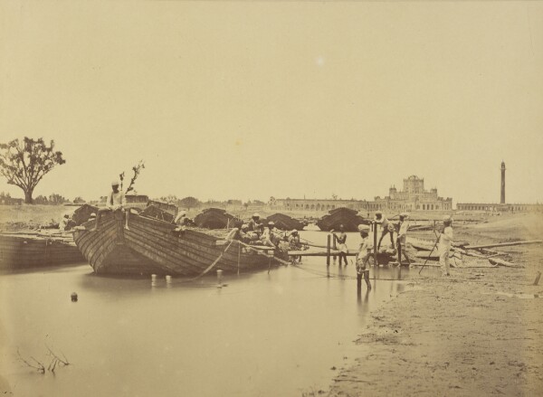 Felice Beato, [Bridge of Boats Below the Martinière College on the Gomti River]