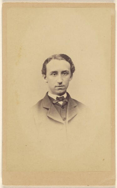 Unknown, [Unidentified man, printed in vignette-style]