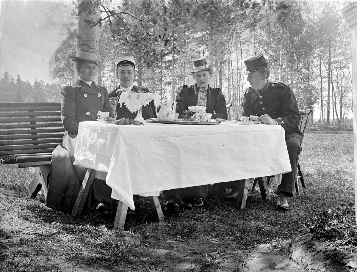 August Fredrik Schagerström, Kaffekalas i park, sannolikt i Uppsala