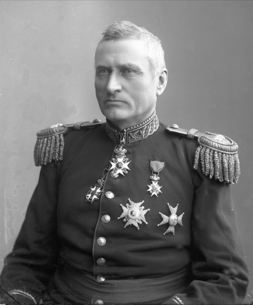 Gustav Borgen, Portrett, general Melbye i uniform.