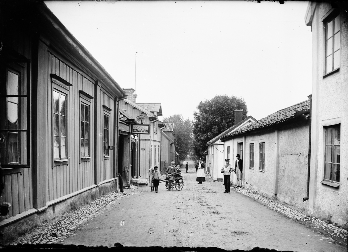 Skötsner-Edhlund, Norra Tullportsgatan mot sjön, Östhammar, Uppland 1908