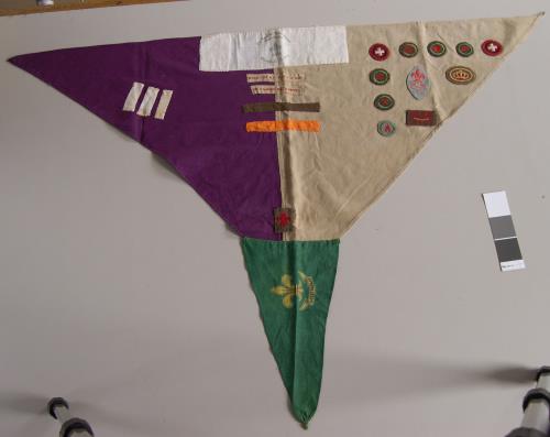 Unknown artist, Halsdoek padvindersuniform "Paarse Batavieren"