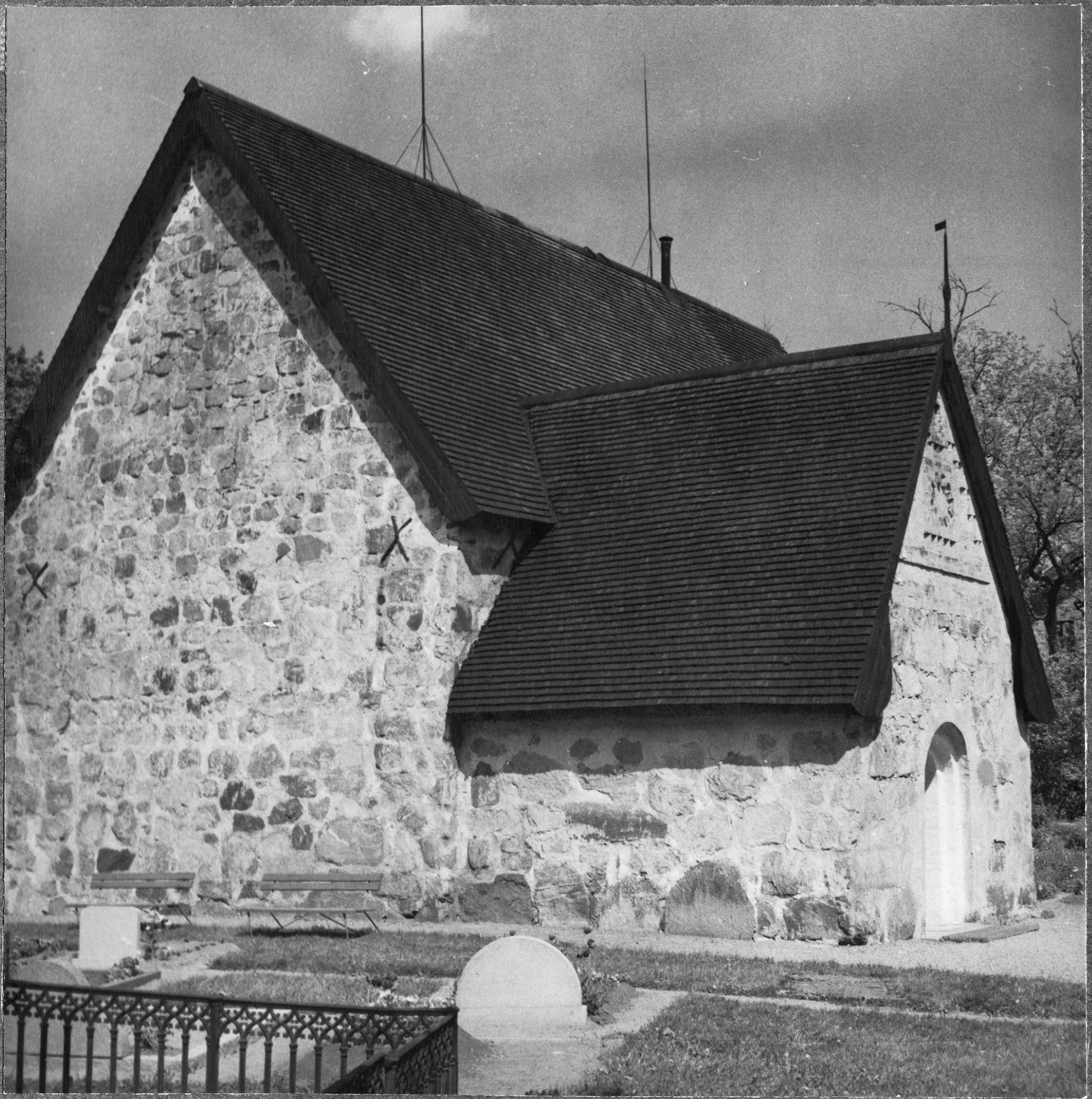Nils Lagergren, Rö kyrka