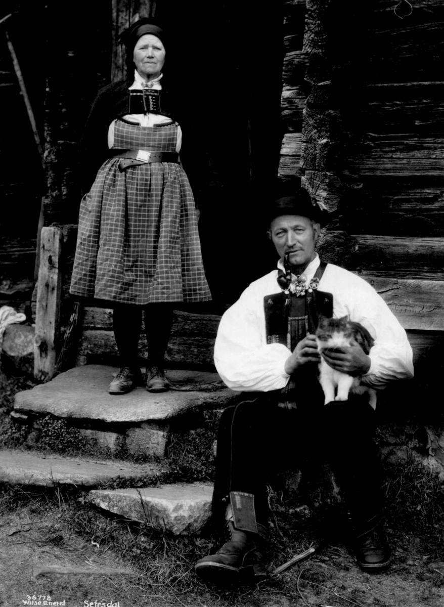 Anders Beer Wilse, Kvinne- og mannsdrakt, Grupper.