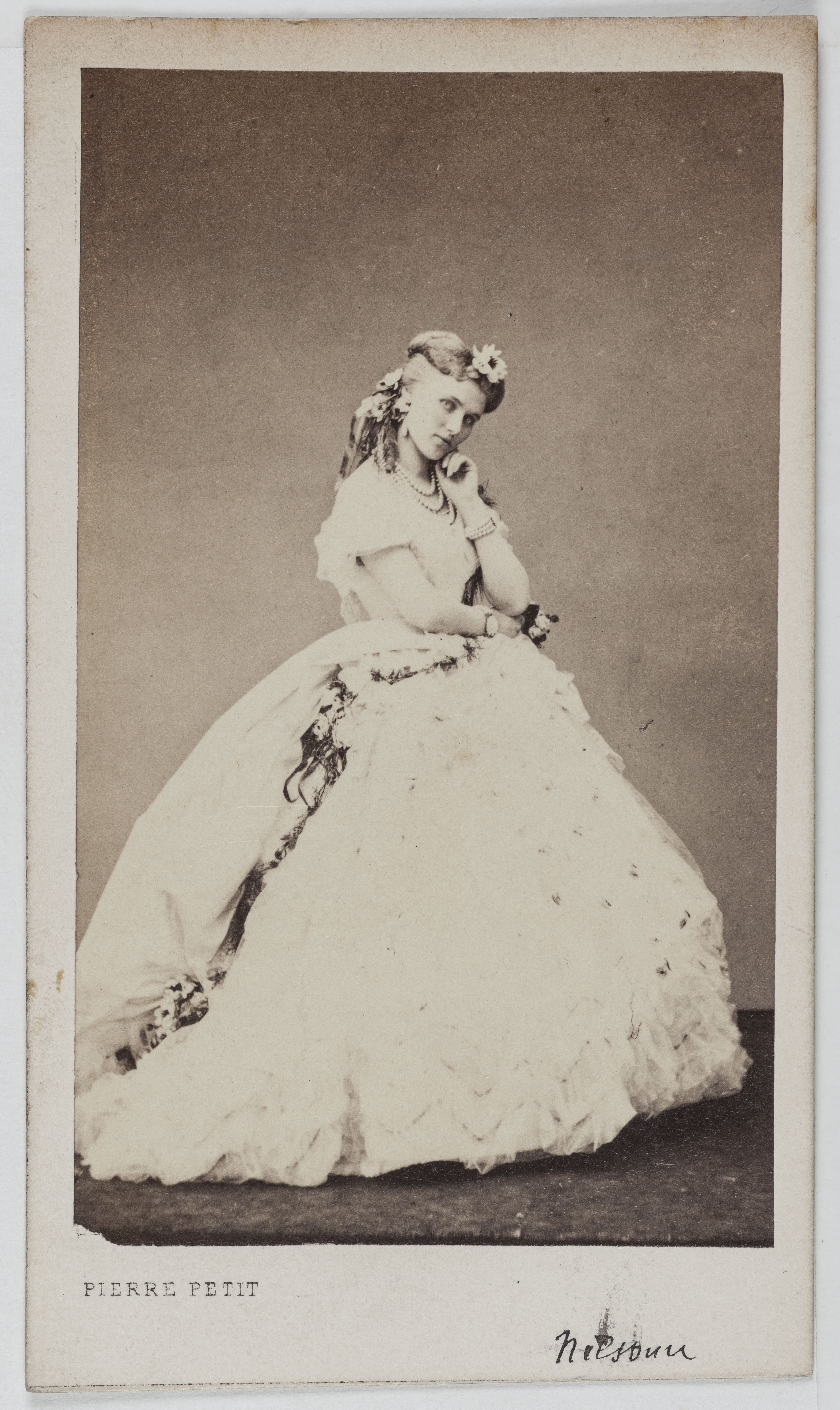 Pierre Petit, Portrait de Christine Nilsson (1843-1921), épouse Rouzaud, chanteuse d'opéra suédoise.