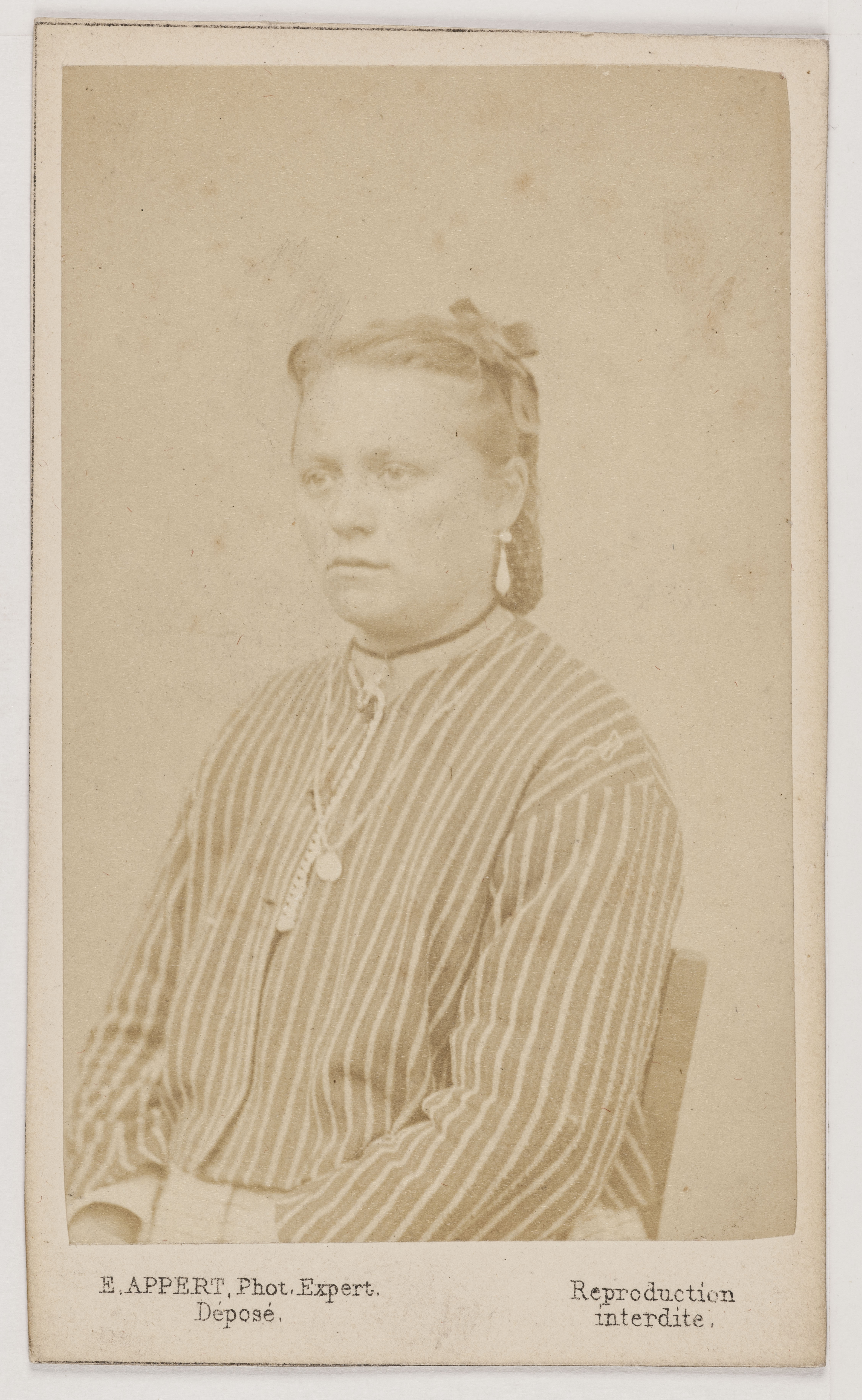 Ernest Charles Appert, Portrait de Léontine Eugénie Suétens, vivandière au 135ème bataillon, pris à la prison de Satory à Versailles. Membre de la Commune de Paris en 1871.