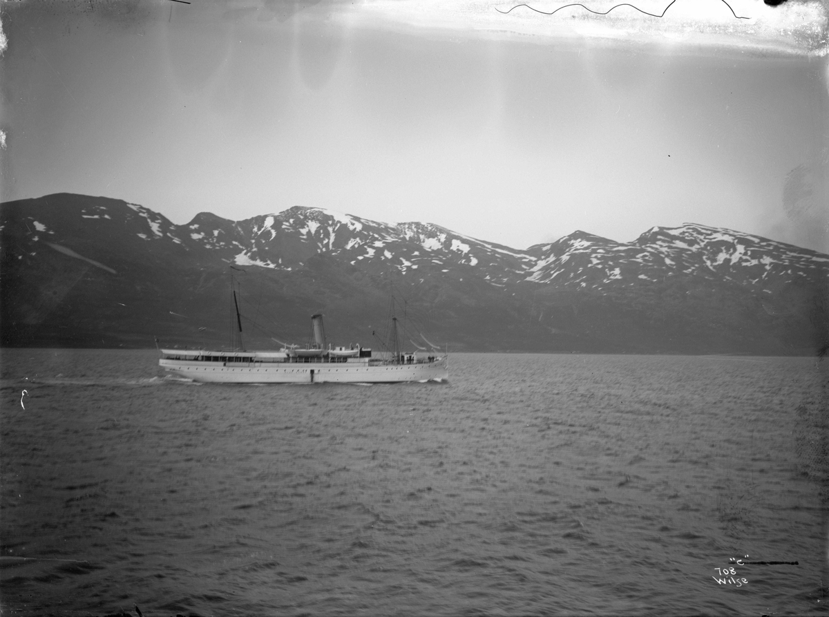 Anders Beer Wilse, Olaf Kyrre (b. 1886, Martens, Olsen & Co., Bergen), som kongeskip