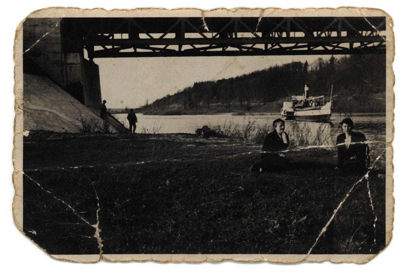 Nežinomas fotografas, Nevėžio pakrantėje prie V. Stašelio tilto Raudondvaryje