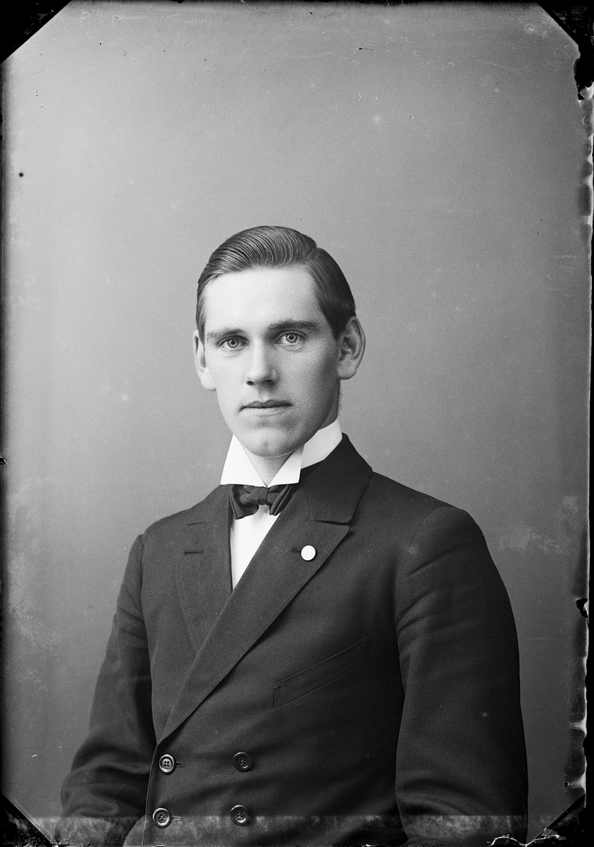 Skötsner-Edhlund, Ateljéporträtt - Erik Johnsson från Östhammar, Uppland 1924
