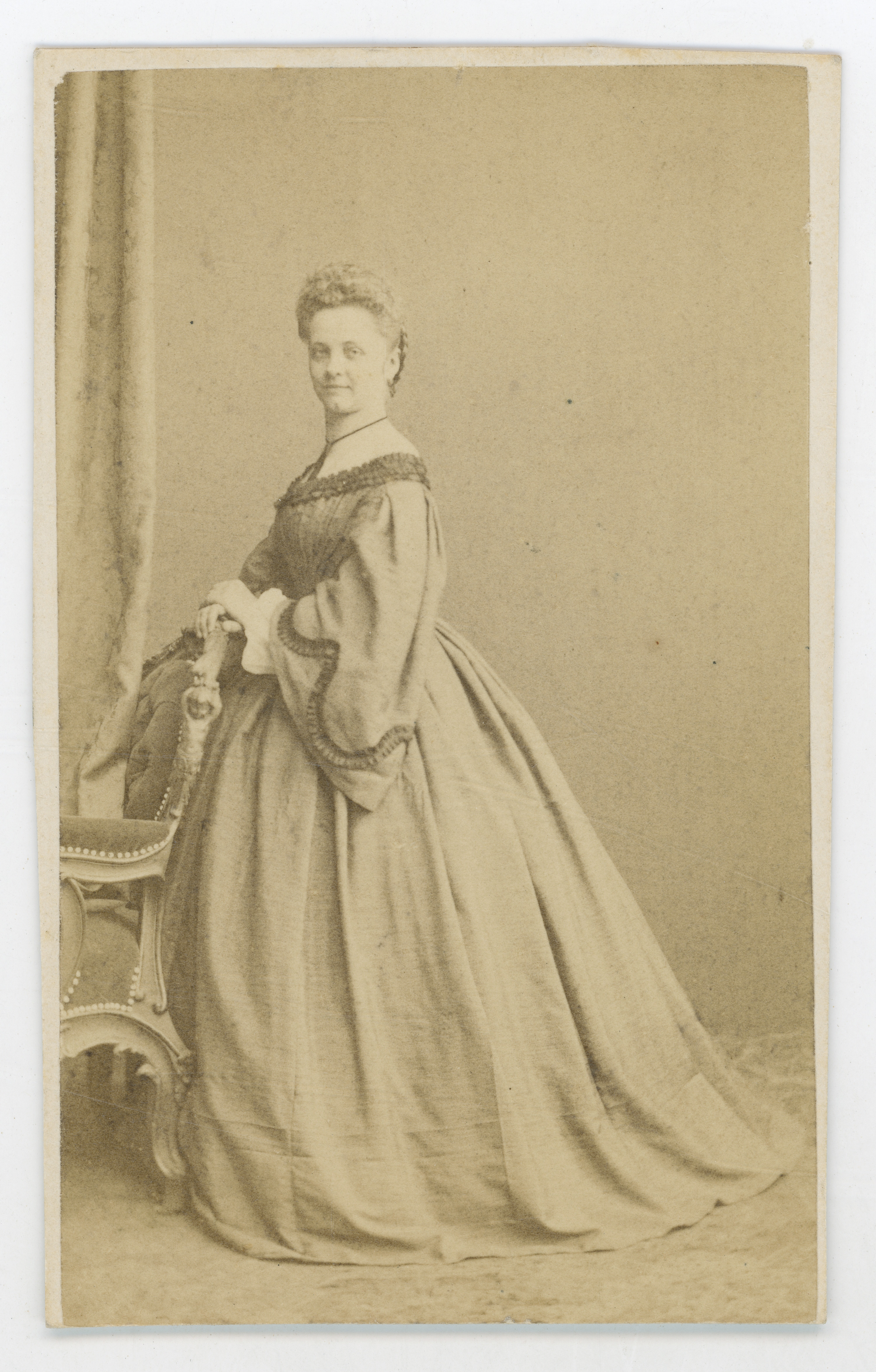 Leopold (1840––1907) Bude, Gospođa u krinolini