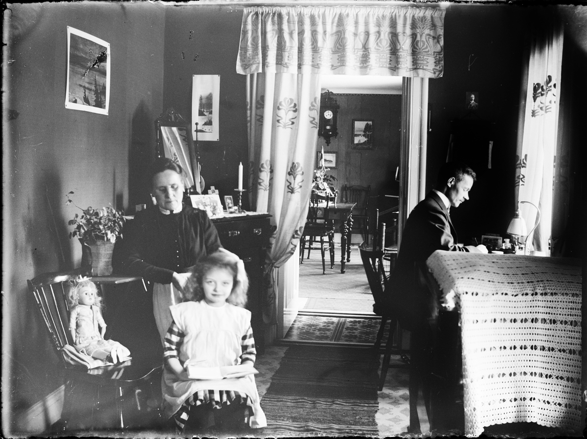 Skötsner-Edhlund, Woman, Child and Man in a Housing Environment, Östhammar, Uppland