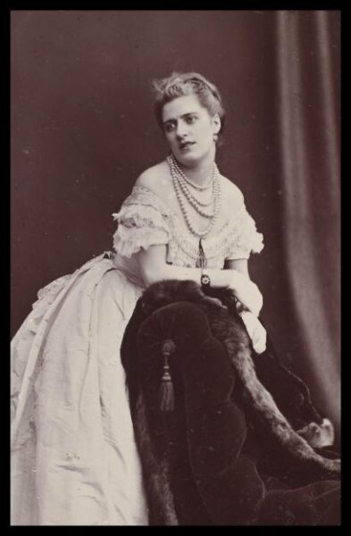 London Stereoscopic and Photographic Company, Guy Little Theatrical Photograph