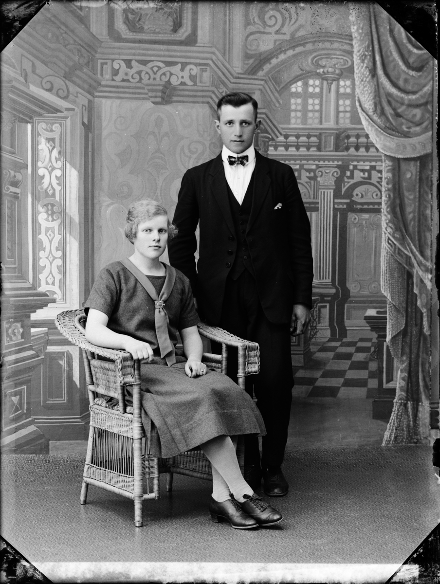 Skötsner-Edhlund, Linea Andersson from Övernuttö with man, Uppland