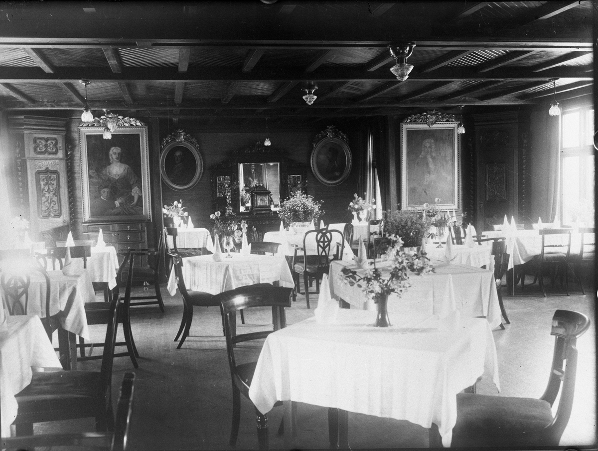 Calla Helena Sundbeck, The dining room at the Grand Hotel Ribbagården, Gränna.