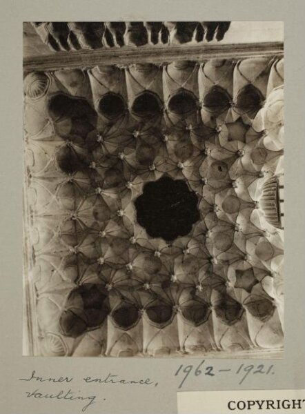 K.A.C. Creswell, Caultinf of inner entrance of the mosque of Mamluk Amir Bashtak, Cairo