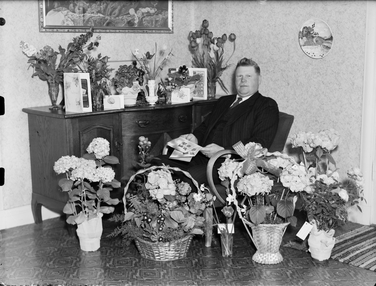 Skötsner-Edhlund, Man in a residential environment surrounded by flowers, Östhammar, Uppland,