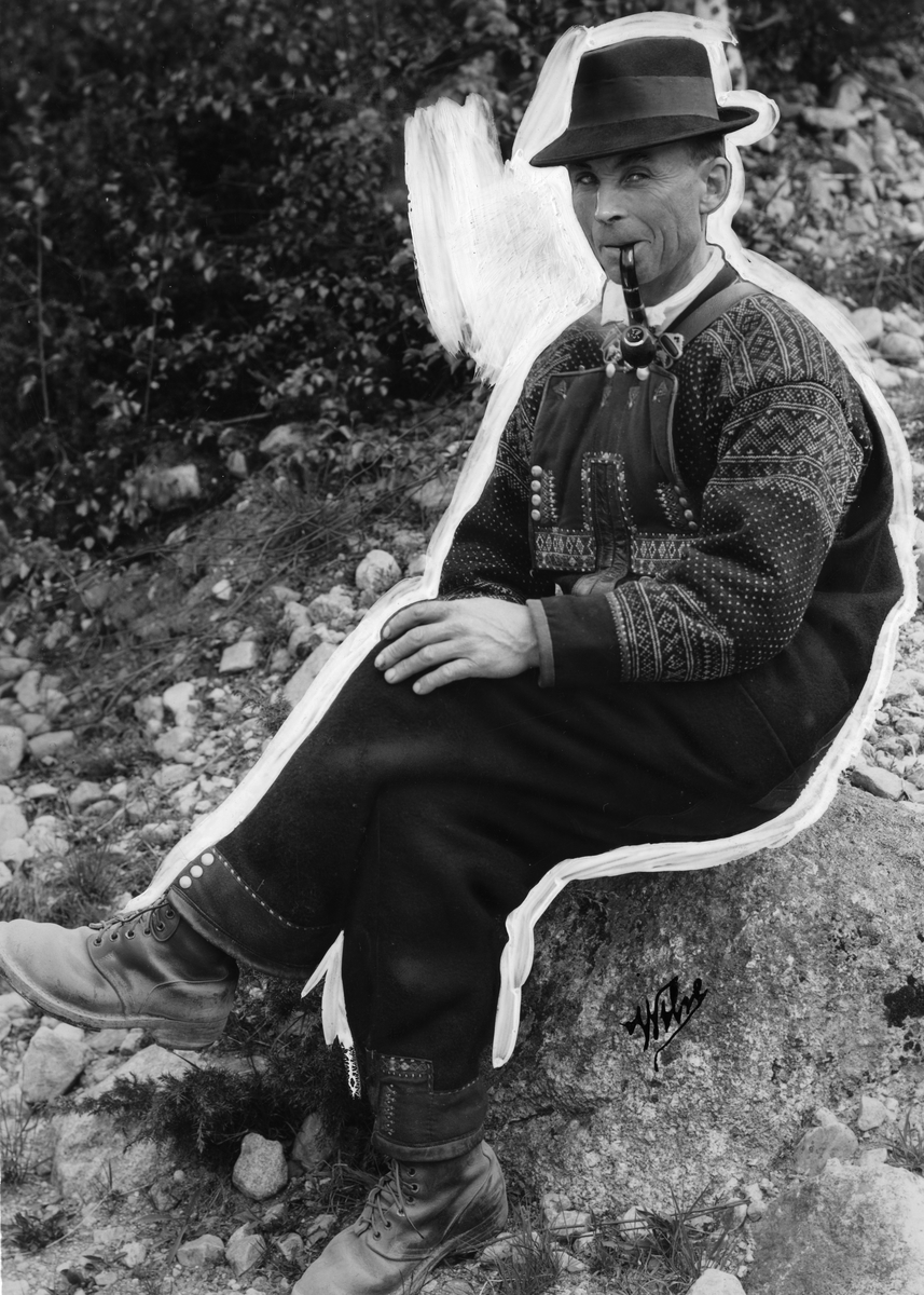 Anders Beer Wilse, Mann som røyker pipe, antatt til bruk i reklame.