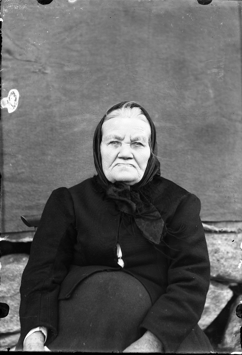 Oscar Holte, Portrett, person, klær,