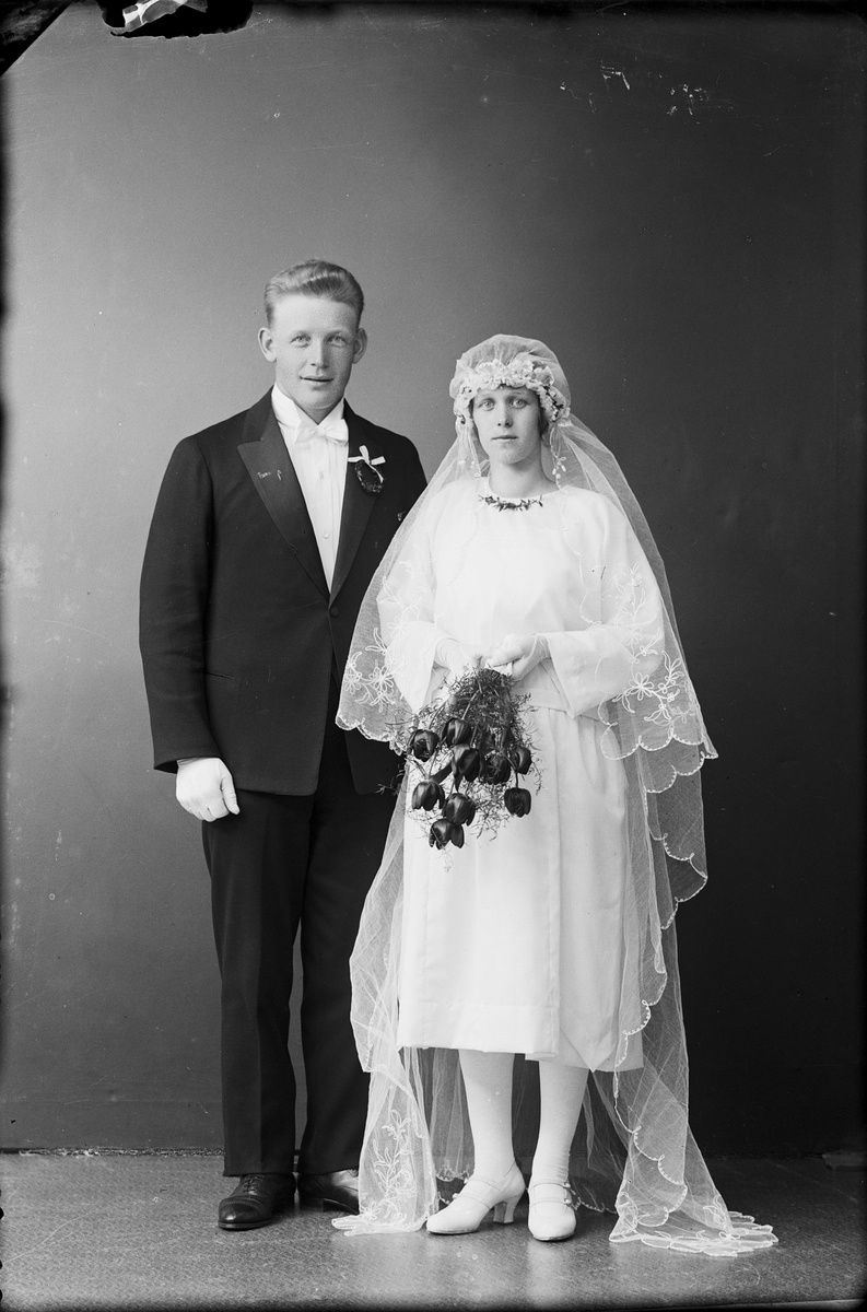 Skötsner-Edhlund, Brudpar från Roddarne, Hökhuvud socken, Uppland 1924