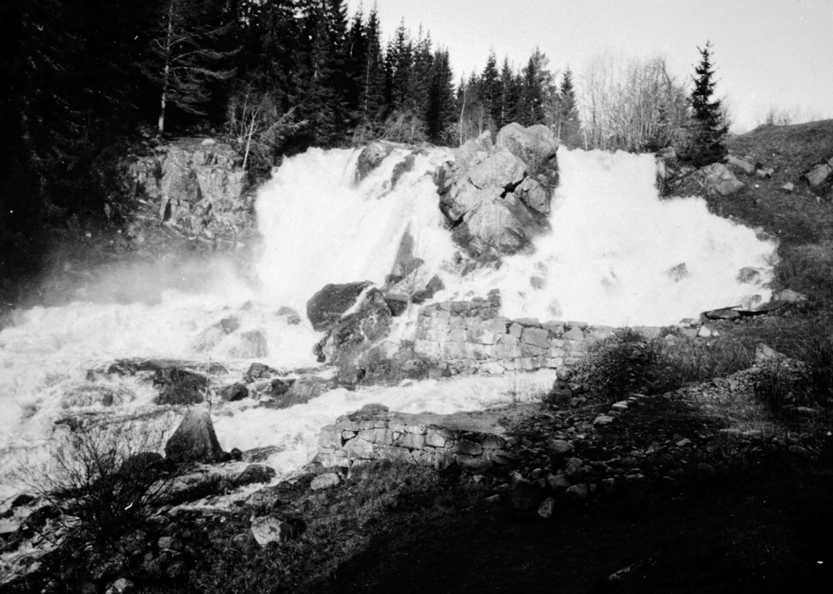 Anno Domkirkeodden, Lundfossen i Moelva, litt nedenfor Kvernstubrua, Næroset, Ringsaker.