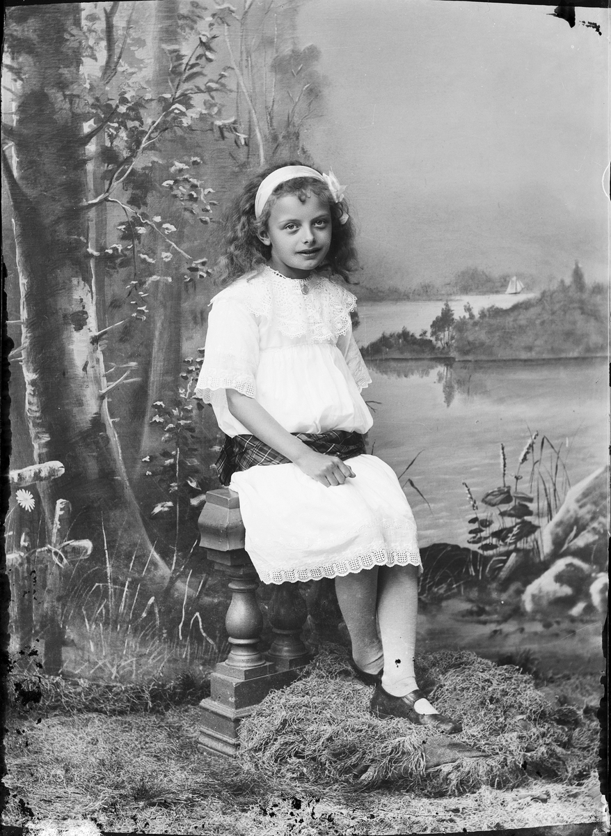 Skötsner-Edhlund, Ateljé Portrait - Girl, Östhammar, Uppland