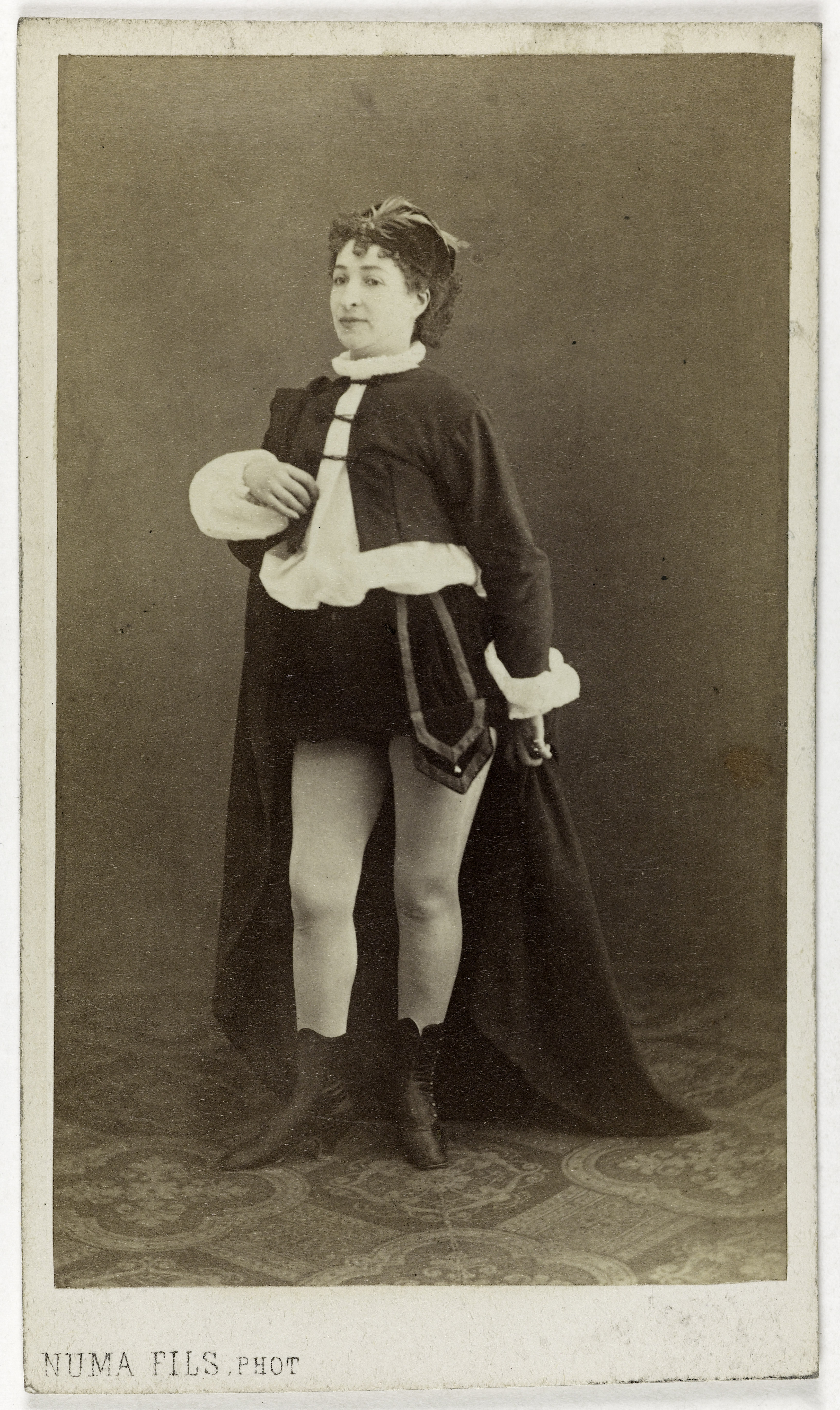 Numa Fils, Portrait de Céline Moyse (ou Moïse), actrice au Théâtre des Délassements-Comiques en 1857, au Théâtre des Variétés de 1860 à 1863 et au Théâtre de Déjazet de 1864 à 1865.