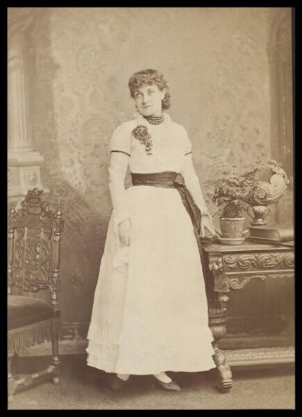 London Stereoscopic and Photographic Company, Guy Little Theatrical Photograph