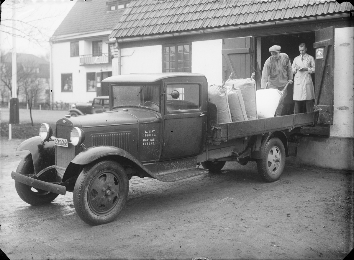 Skötsner-Edhlund, Varubil vid Gimo brukshandel, Skäfthammar socken, Uppland 1930-tal