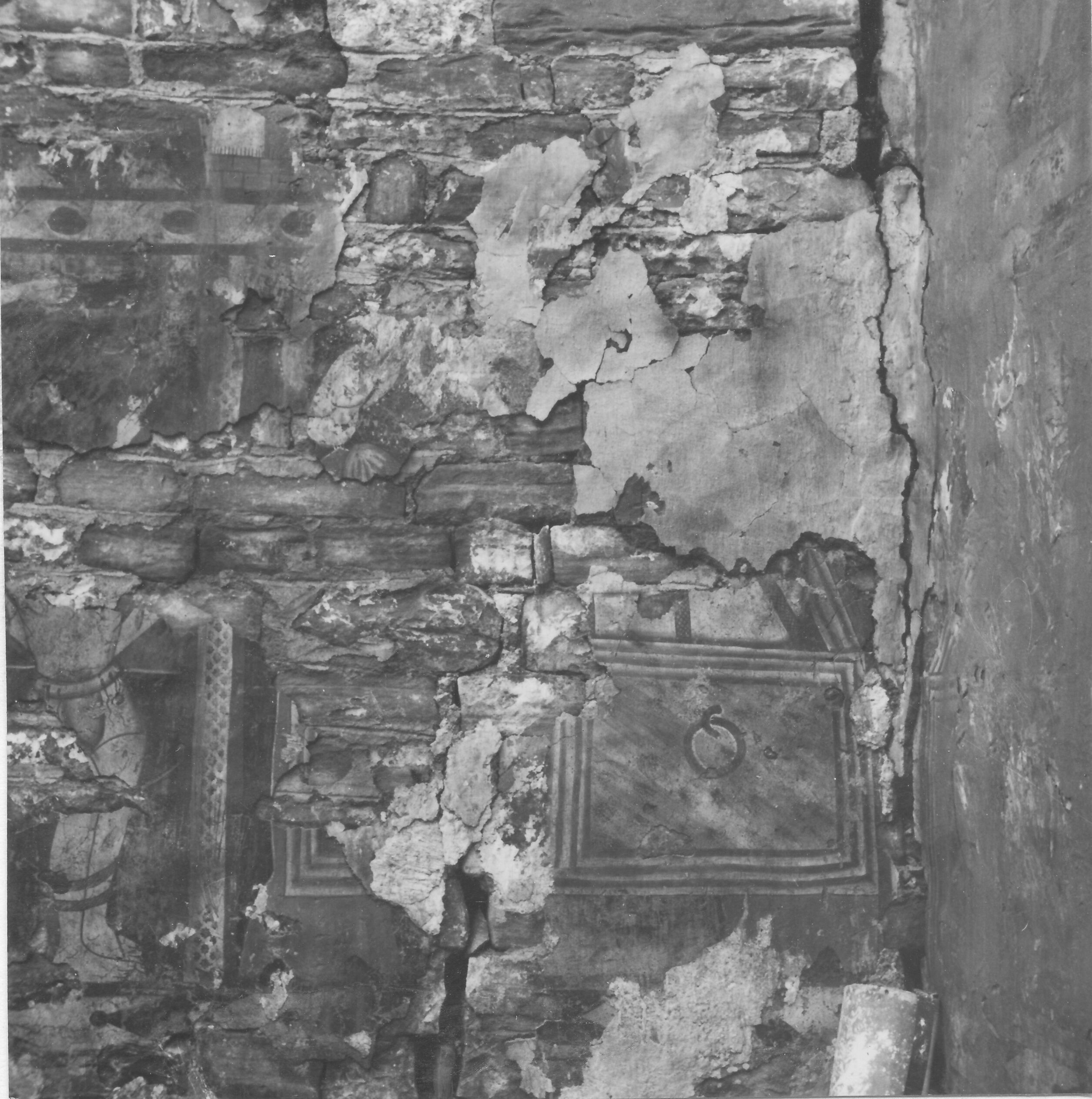Branko Fučić, Butoniga (Pazin), Kapela sv. Križa, unutrašnjost: detalj južne stijene, desno, s freskama iz konca 14. stoljeća