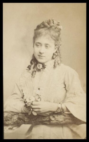 London Stereoscopic and Photographic Company, Guy Little Theatrical Photograph