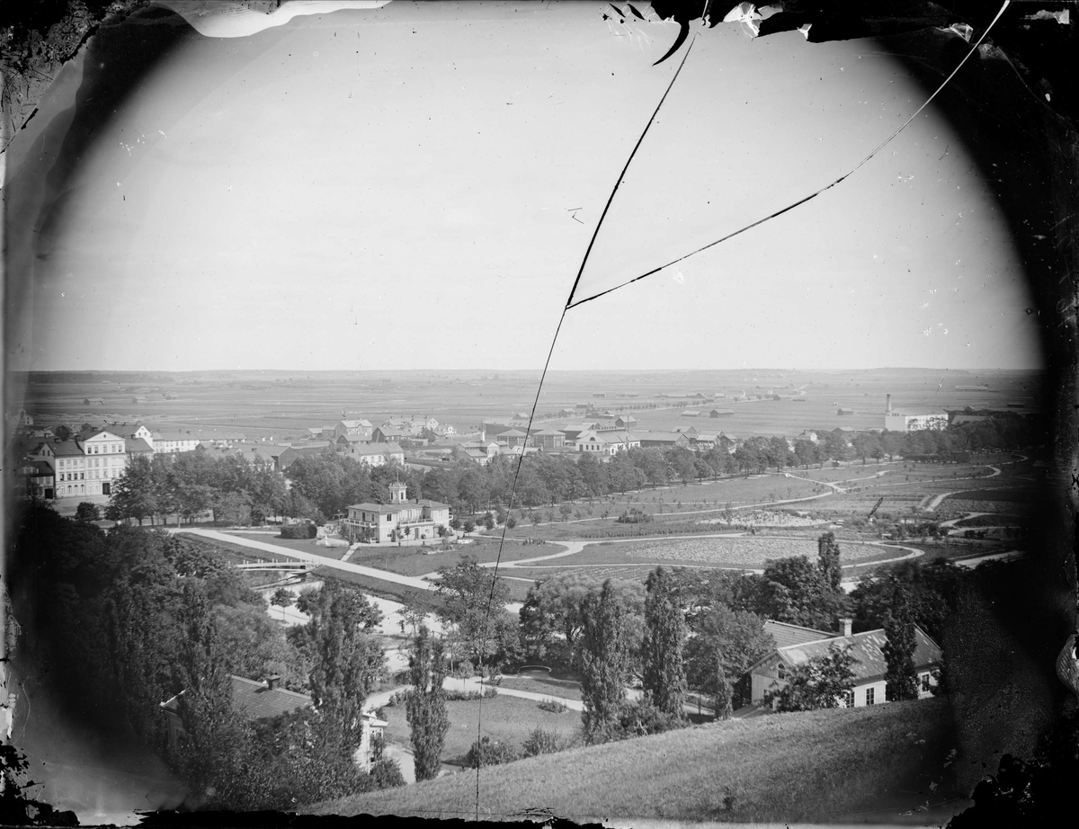 Henri Osti's Fotografiateliér, Utsikt från Slottsbacken mot Flustret och Stadsträdgården, Uppsala 1860-tal