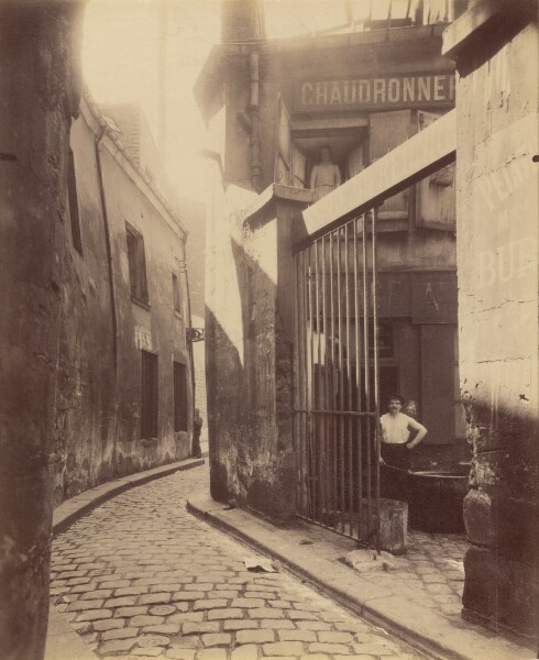 Eugène Atget, Entrée du passage de la Réunion, 1 et 3 Rue du Maure, 3° arrondissement
