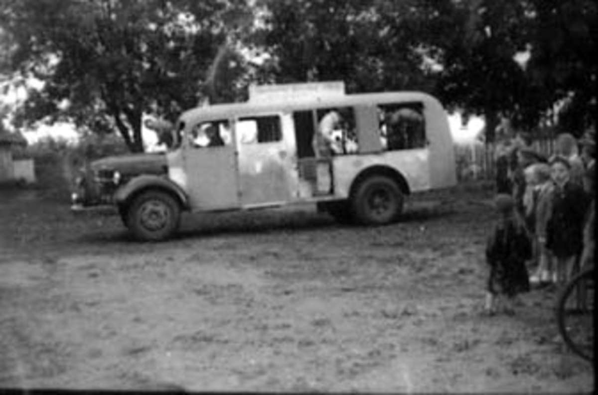 Anno Domkirkeodden, STANGEDAG, OPPTOG, VOLVO BRANNBIL MODELL CA 1946- 1947, I SVERIGE POPULÆRT KALT "RUNDNOS" FRA SØRHOLTE VERKSTED, MED FRONTMONTERT PUMPE,