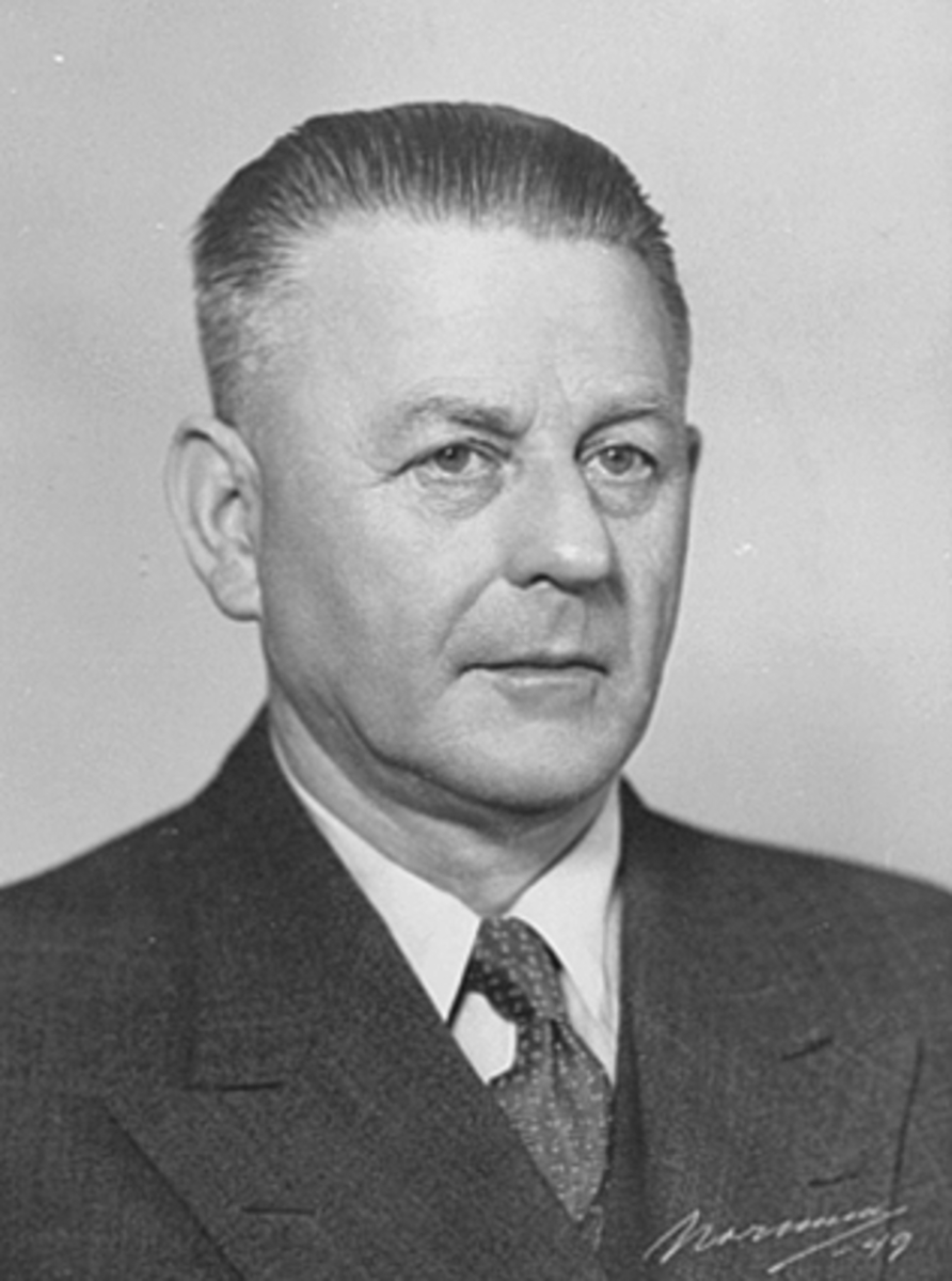 Anno Domkirkeodden, PORTRETT FABRIKKEIER E. NORDBY. IDEAL FLATBRØDFABRIKK A/S, VANGSVEGEN 51